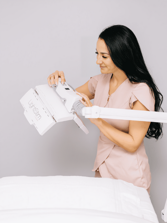Illuminating Skin Care: The Benefits of LED Light Therapy in Aesthetic Treatments